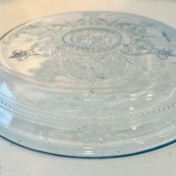 Vintage Fire-King Clear Glass 9” Pie Plate Ornate Scroll Medallion 1940s - Picture 3 of 5